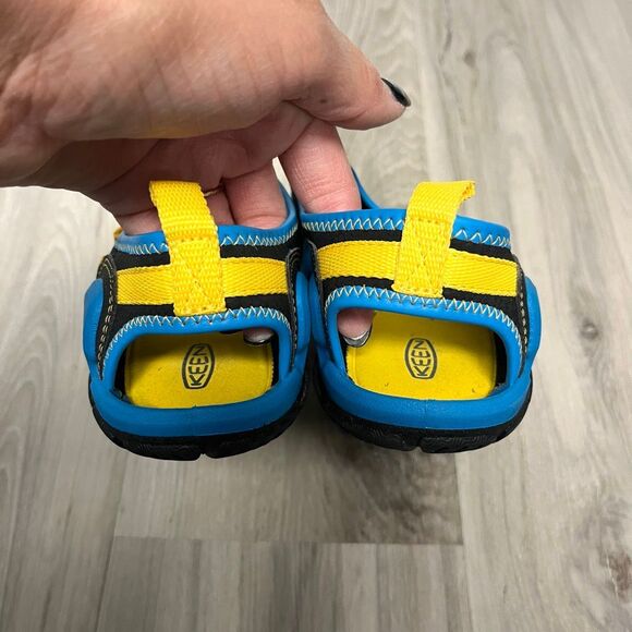 Keen Sandals Boys 1 Knotch Creek Blue, Black and Yellow Strappy - Picture 4 of 7